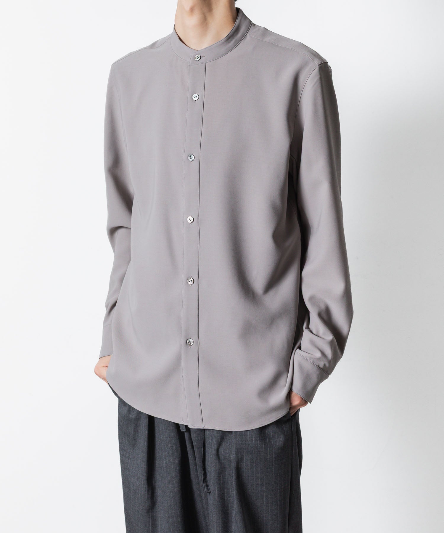 ATTACHMENT アタッチメントのPE COMPACT TWILL BAND COLLAR DRESS SHIRT - L.KH GRAYの公式通販サイトsession福岡セレクトショップ