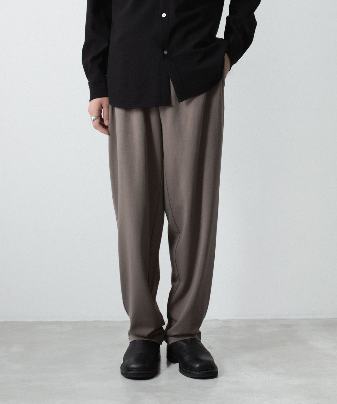ATTACHMENT アタッチメントのCOTTON DOUBLE FACE LOUNGE TROUSERS - KHAKI GRAYの公式通販サイトsession福岡セレクトショップ