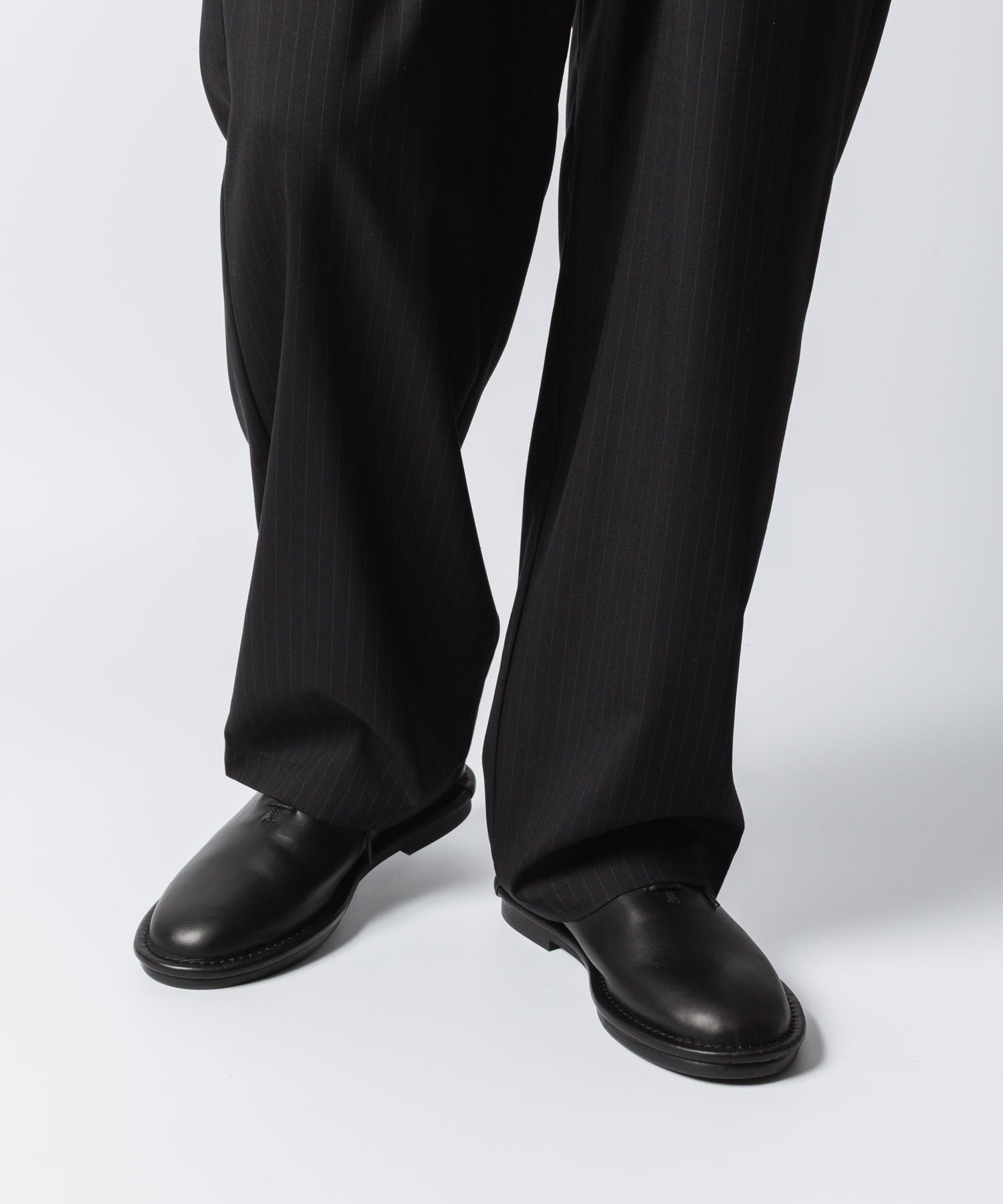 ATTACHMENT アタッチメントのCOW LEATHER BABOUCHE - BLACKの公式通販サイトsession福岡セレクトショップ