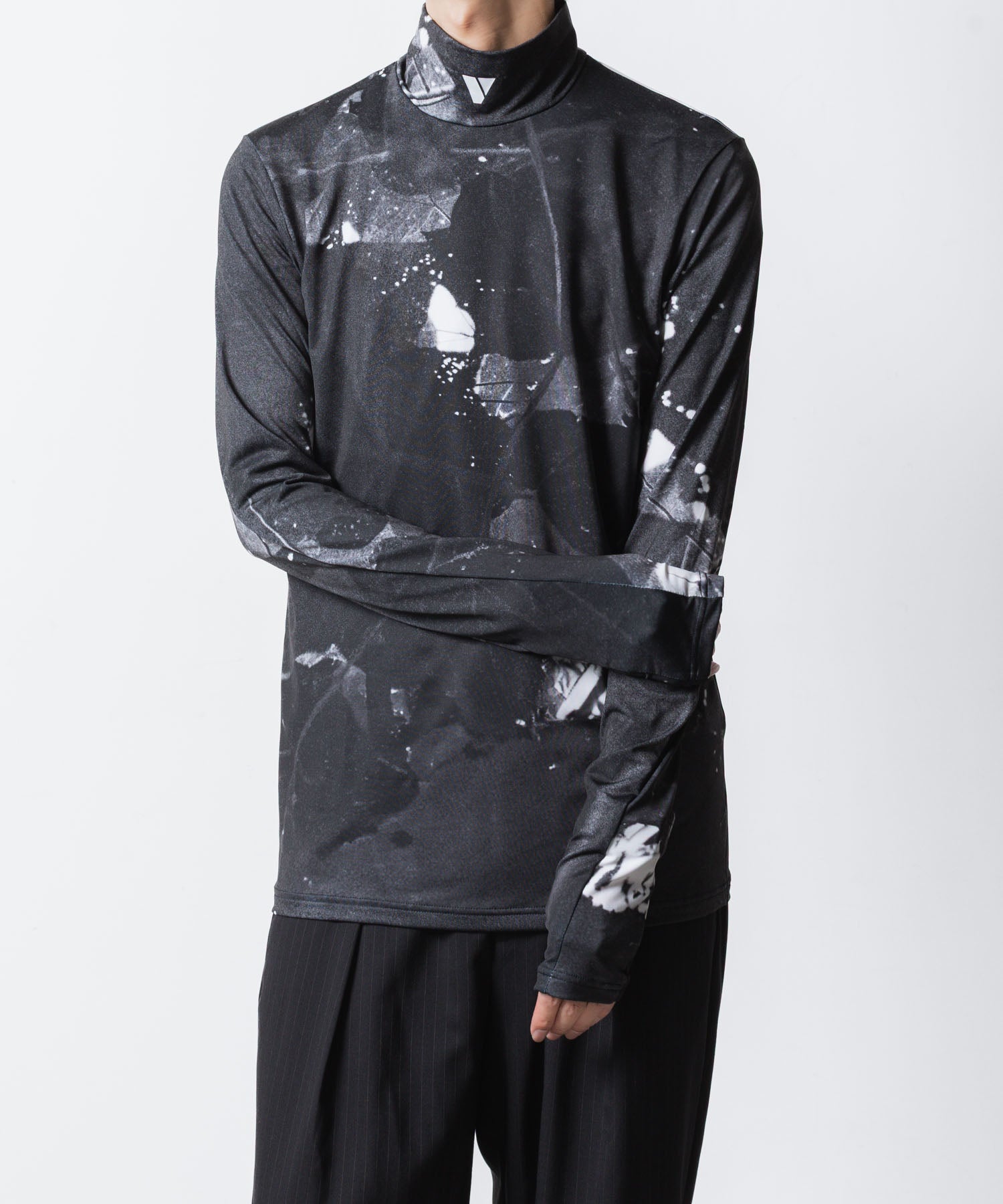 VEIN ヴェインのPRINTED COOLMAX STRETCH JERSEY VPW HIGH NECK L/S TEE - BLACKの公式通販サイトsession福岡セレクトショップ