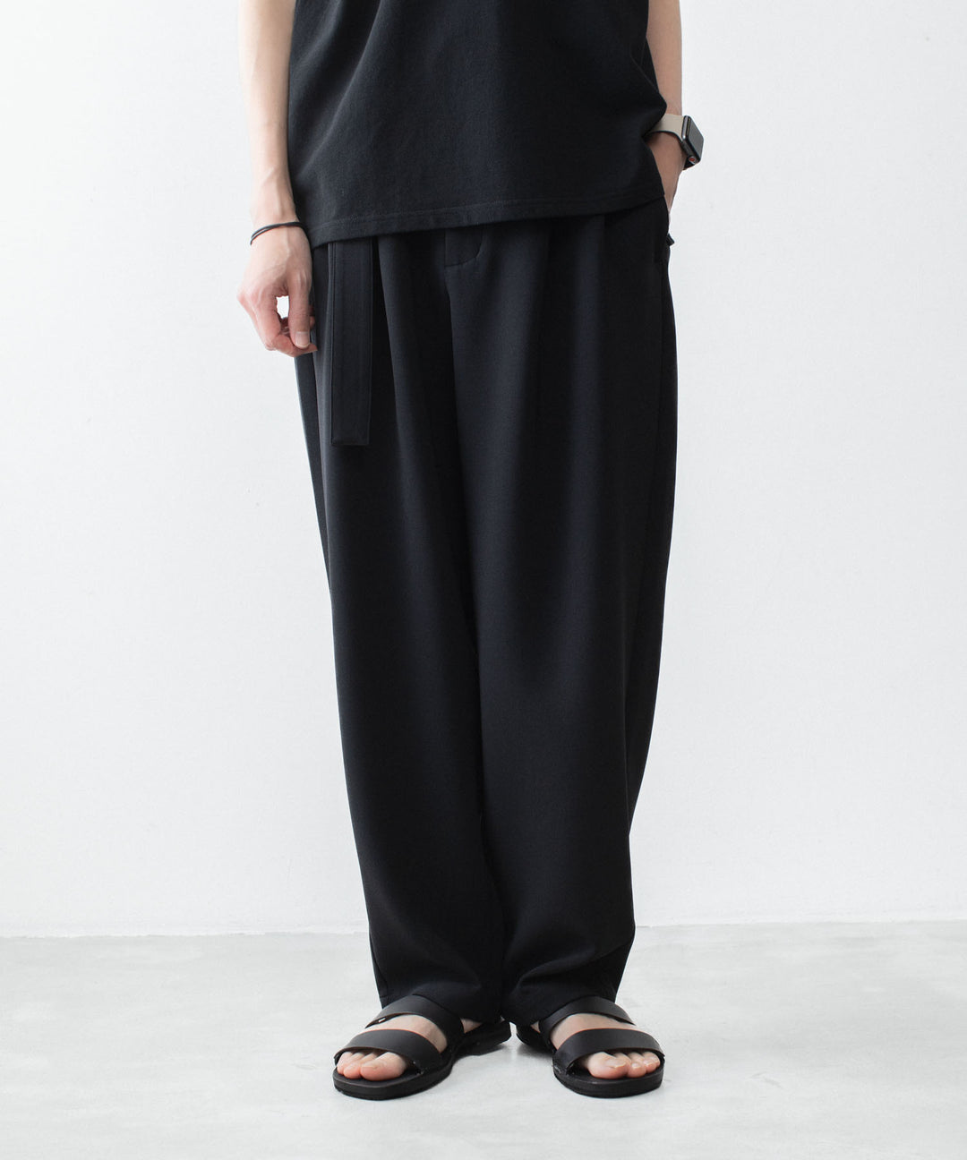 ATTACHMENT アタッチメントのPE STRETCH DOUBLE CLOTH BELTED WIDE TAPERED TROUSERS - BLACKの公式通販サイトsession福岡セレクトショップ