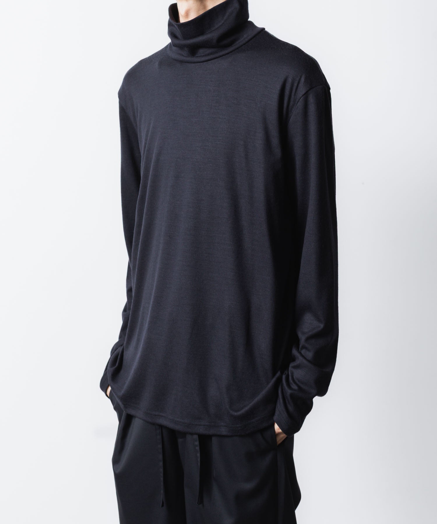ATTACHMENT アタッチメントの1/60 WOOL SMOOTH HIGH NECK TURTLE L/S TEE - NAVYの公式通販サイトsession福岡セレクトショップ