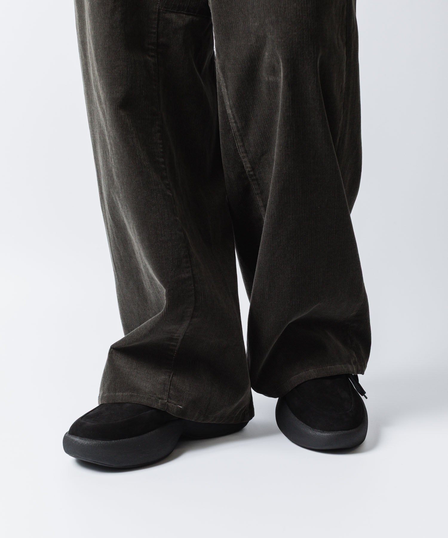 VEIN ヴェインのCOW LEATHER NUBUCK OVAL SOLE  TRAINER - BLACKの公式通販サイトsession福岡セレクトショップ