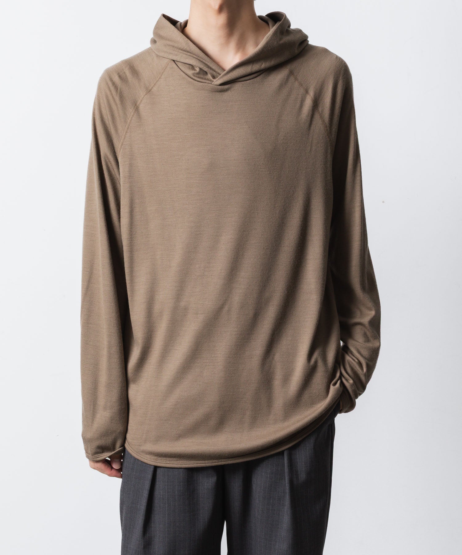 ATTACHMENT アタッチメントの1/60 WOOL SMOOTH HOODED PULLOVER - CAMELの公式通販サイトsession福岡セレクトショップ