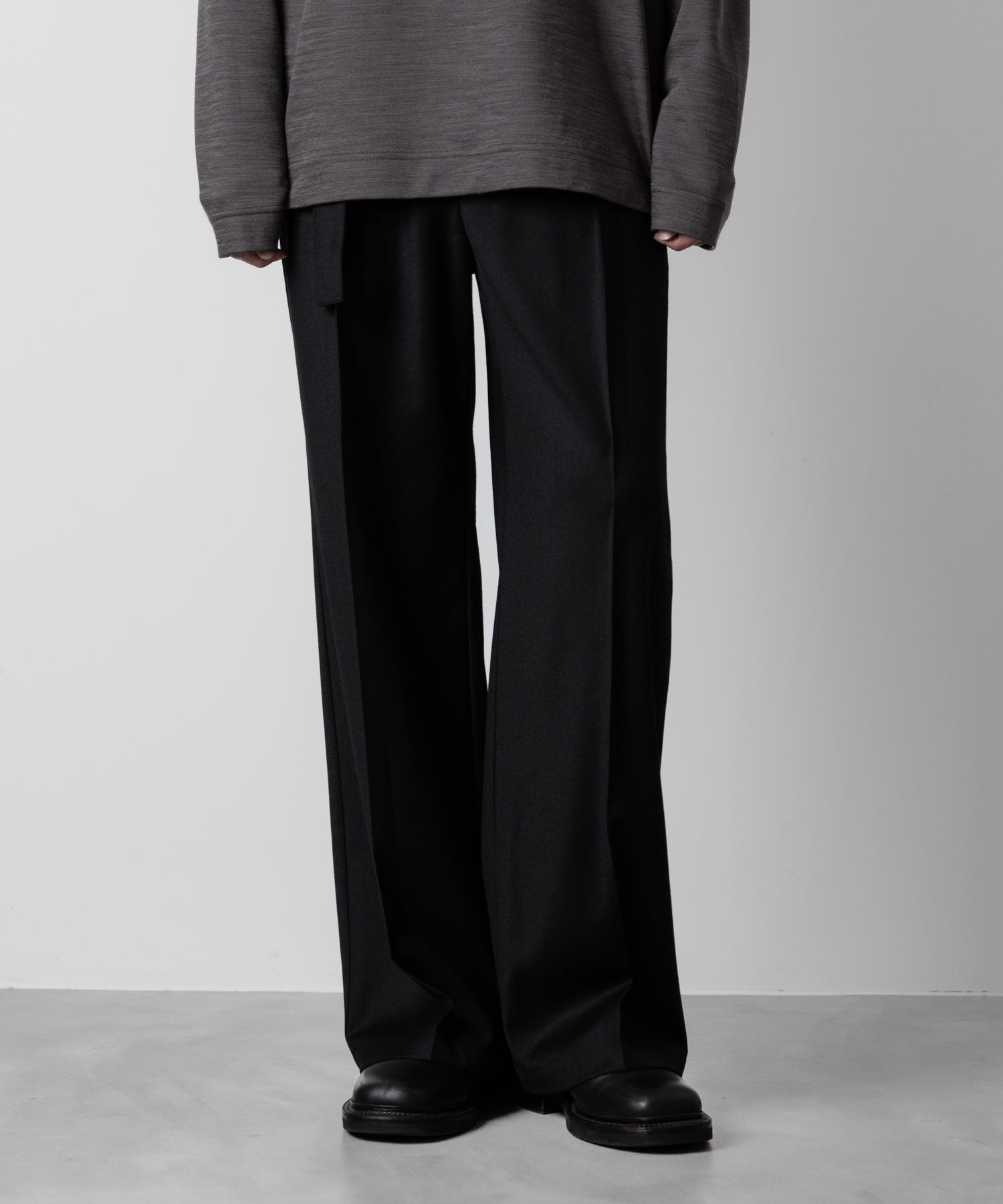 ATTACHMENT アタッチメントのWASHABLE WO/PE STRETCH SAXONY BELTED WIDE TROUSERS - BLACK 公式通販サイトsession福岡セレクトショップ