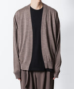 画像をギャラリービューアに読み込む, ATTACHMENT アタッチメント × JOHN SMEDLEYの× JOHN SMEDLEY MERINO EXTRAFINE BUTTONLESS V NECK CARDIGAN - D.CAMELの公式通販サイトsession福岡セレクトショップ
