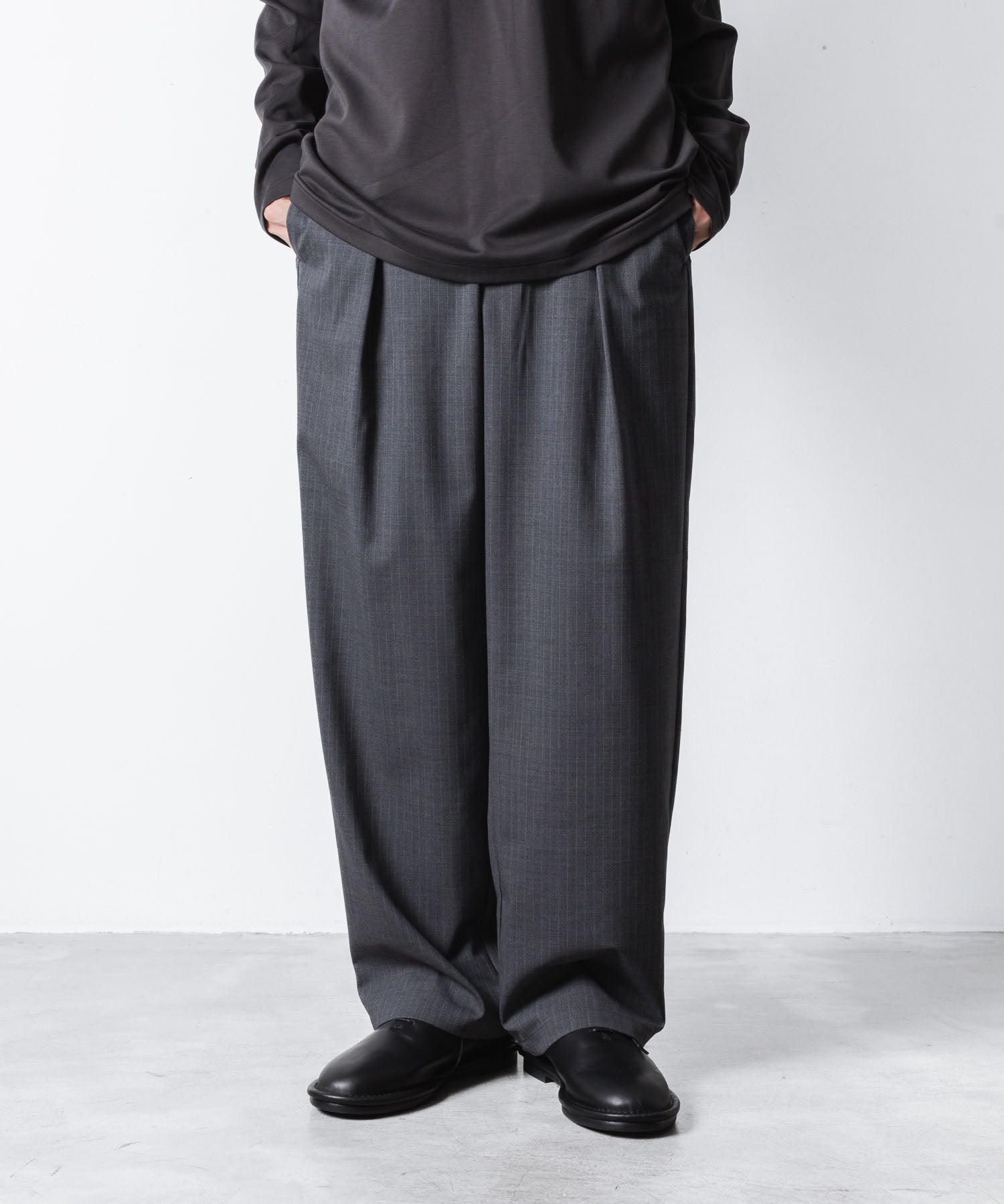 ATTACHMENT アタッチメントのT/W/SI STRETCH GABARDINE 1TUCK EASY TROUSERS - S.GRAYの公式通販サイトsession福岡セレクトショップ