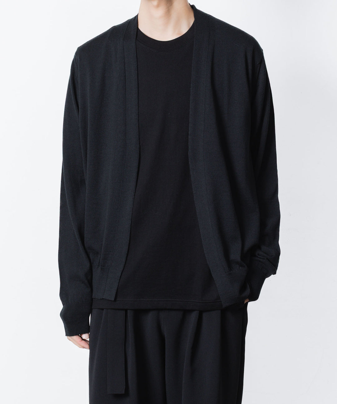 ATTACHMENT アタッチメント × JOHN SMEDLEYの× JOHN SMEDLEY MERINO EXTRAFINE BUTTONLESS V NECK CARDIGAN - BLACKの公式通販サイトsession福岡セレクトショップ