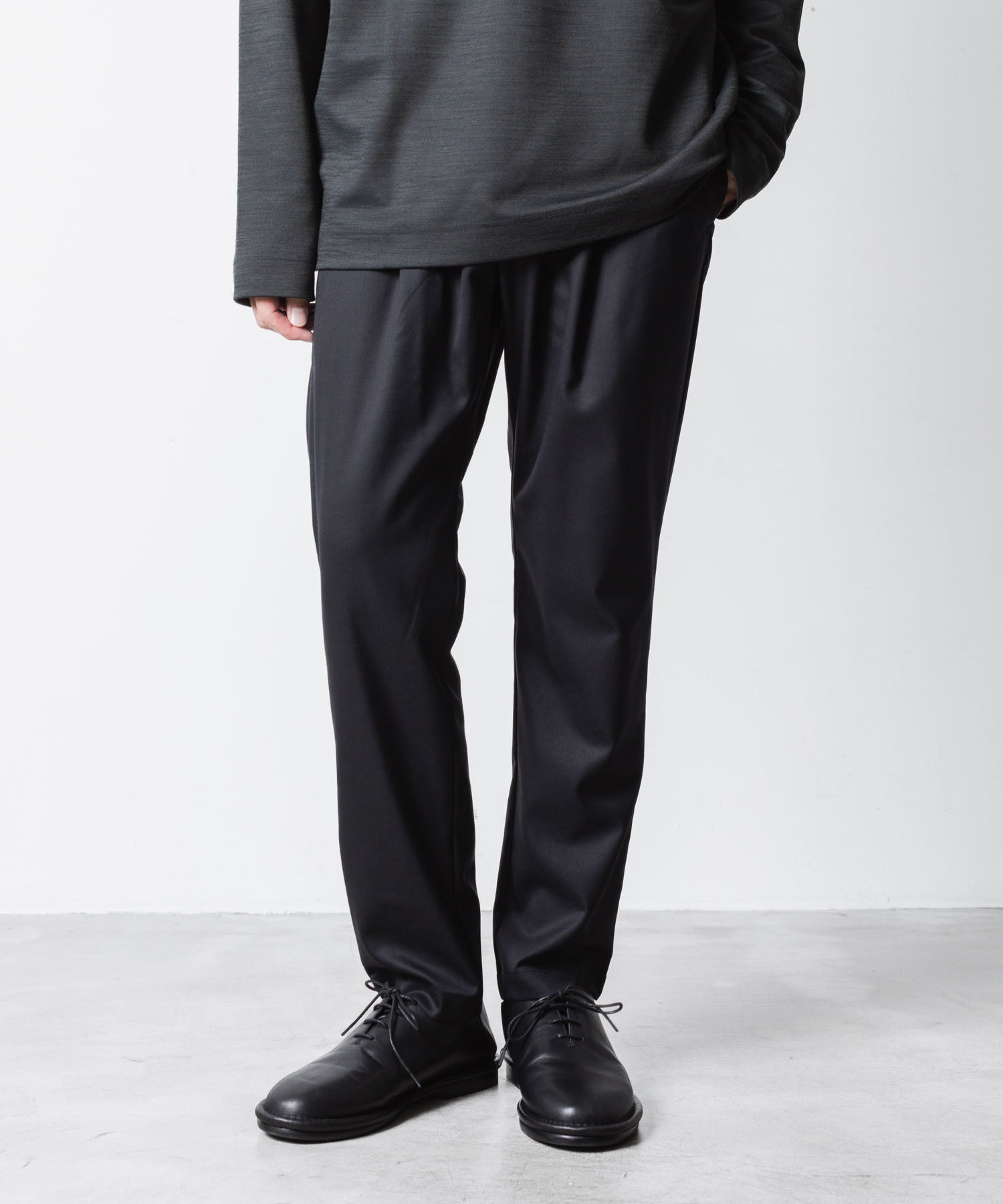 ATTACHMENT アタッチメントのT/W/SI STRETCH GABARDINE REGULAR FIT EASY TROUSERS - BLACKの公式通販サイトsession福岡セレクトショップ