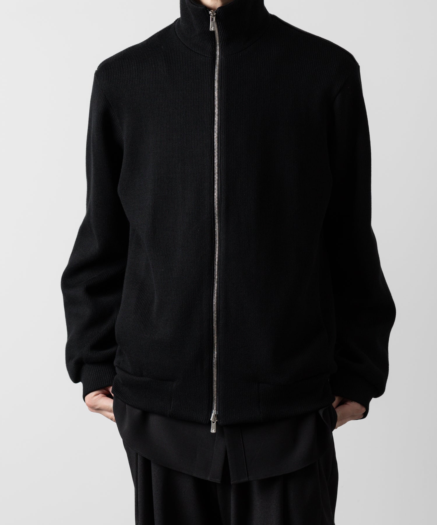 ato(アトウ)のSTAND COLLAR ZIP CARDIGAN  - BLACKの公式通販サイトsession福岡セレクトショップ