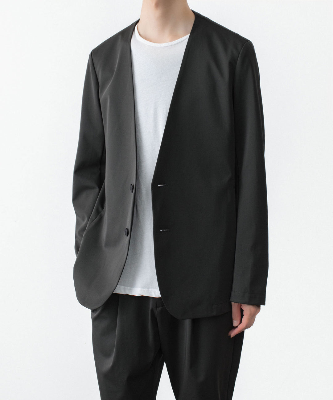 ATTACHMENT / EXCLUSIVE ITEMアタッチメントのLUCA MATTE TWIST COLLARLESS JKT - D.KHAKIの公式通販サイトsession福岡セレクトショップ