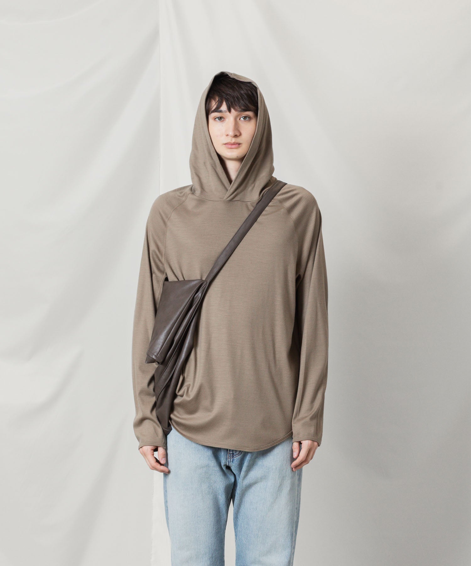 ATTACHMENT アタッチメントの1/60 WOOL SMOOTH HOODED PULLOVER - CAMELの公式通販サイトsession福岡セレクトショップ