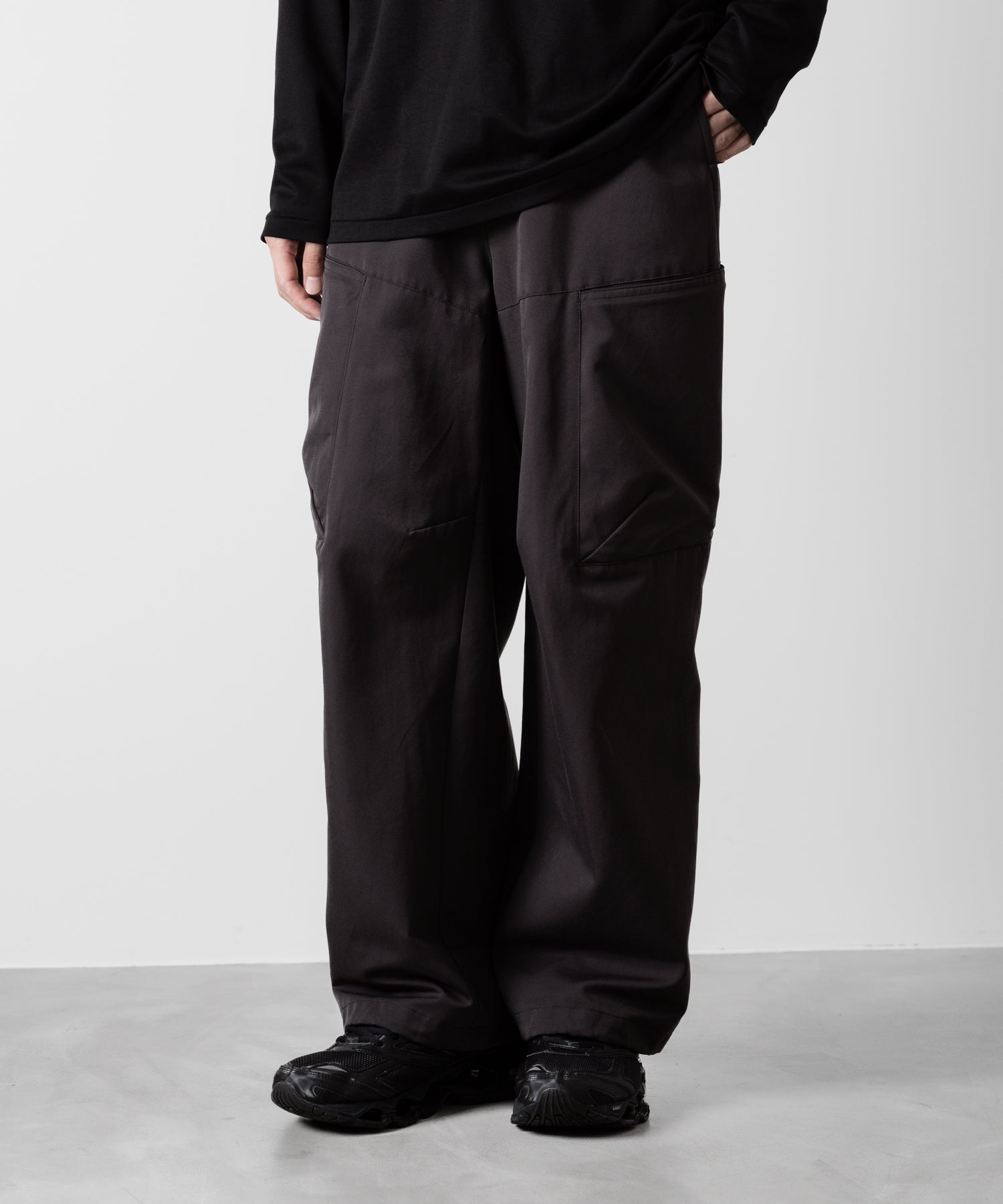 ATTACHMENT アタッチメントのNY/CO TWILL WIDE CARGO TROUSERS - D.GRAY 公式通販サイトsession福岡セレクトショップ