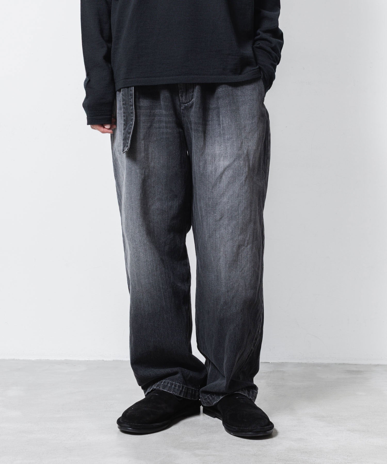 ATTACHMENT / EXCLUSIVE ITEMアタッチメントの11oz DENIM 1TUCK BELTED PANTS  - BLACKの公式通販サイトsession福岡セレクトショップ