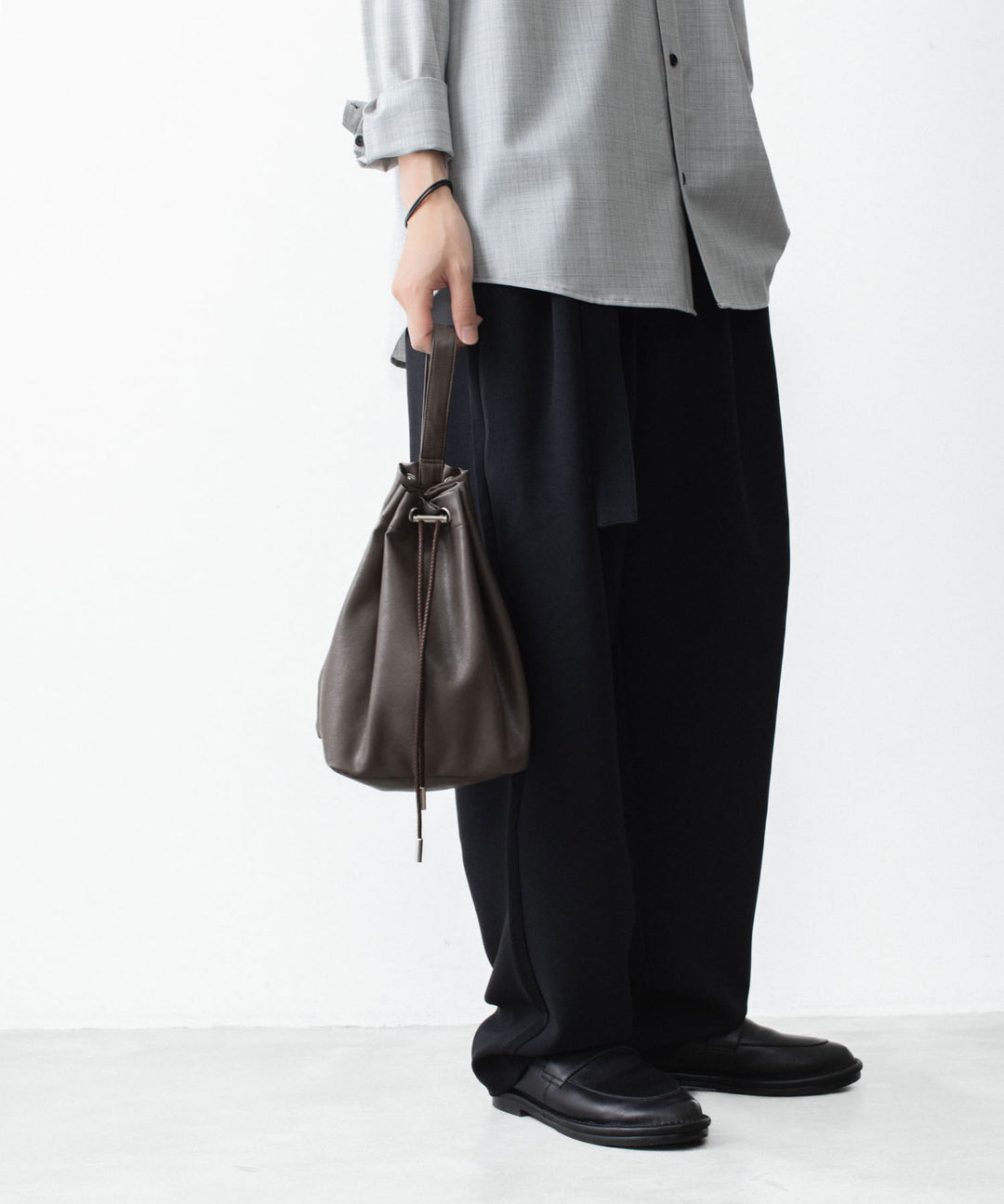 ATTACHMENT / EXCLUSIVE ITEMアタッチメントのSYNTHETIC LEATHER SMALL BUCKET BAG - D.BROWNの公式通販サイトsession福岡セレクトショップ