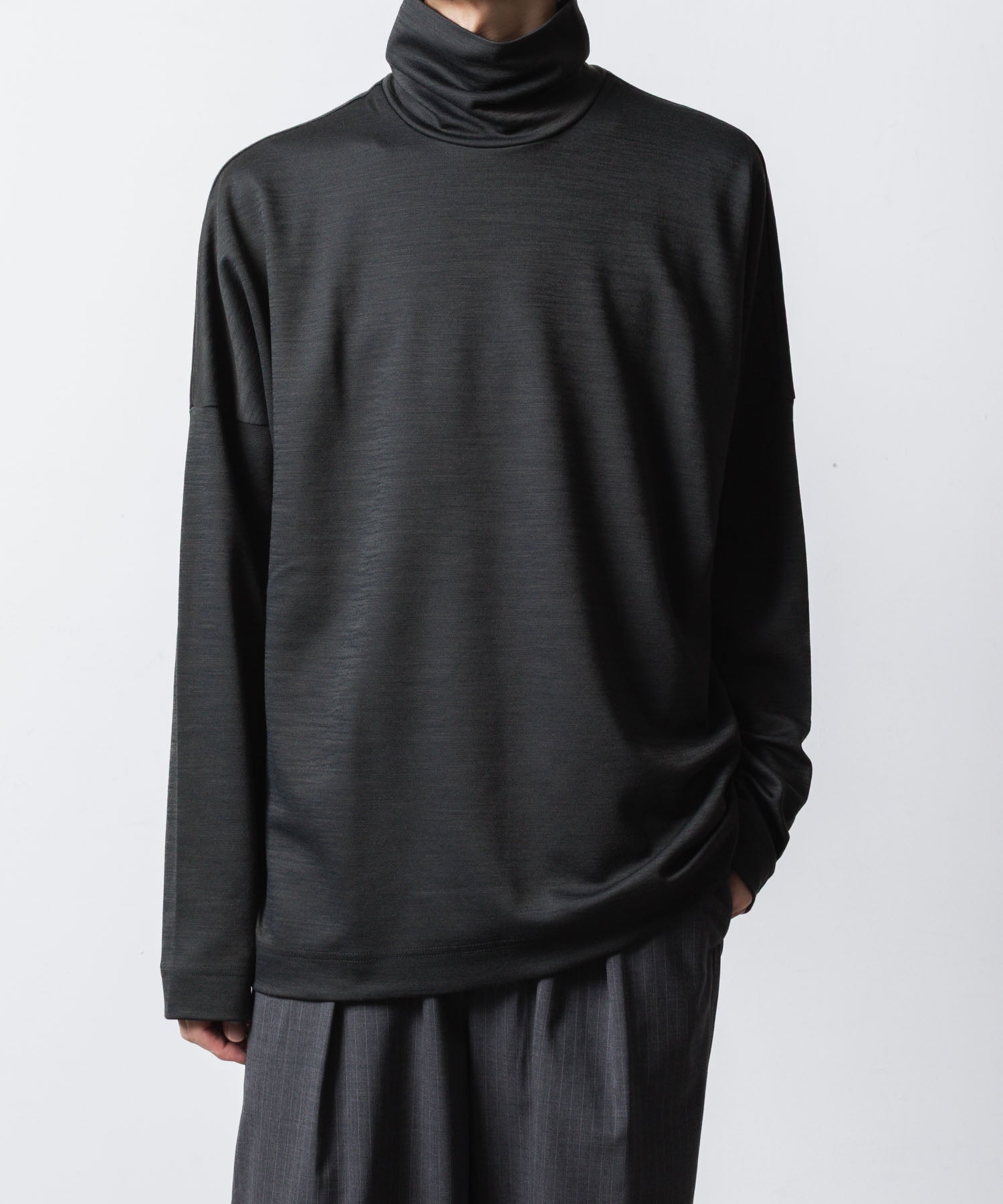 ATTACHMENT / EXCLUSIVE ITEM アタッチメントのWO/NYスムース ハイネックカットソー L/S - D.GRAYの公式通販サイトsession福岡セレクトショップ