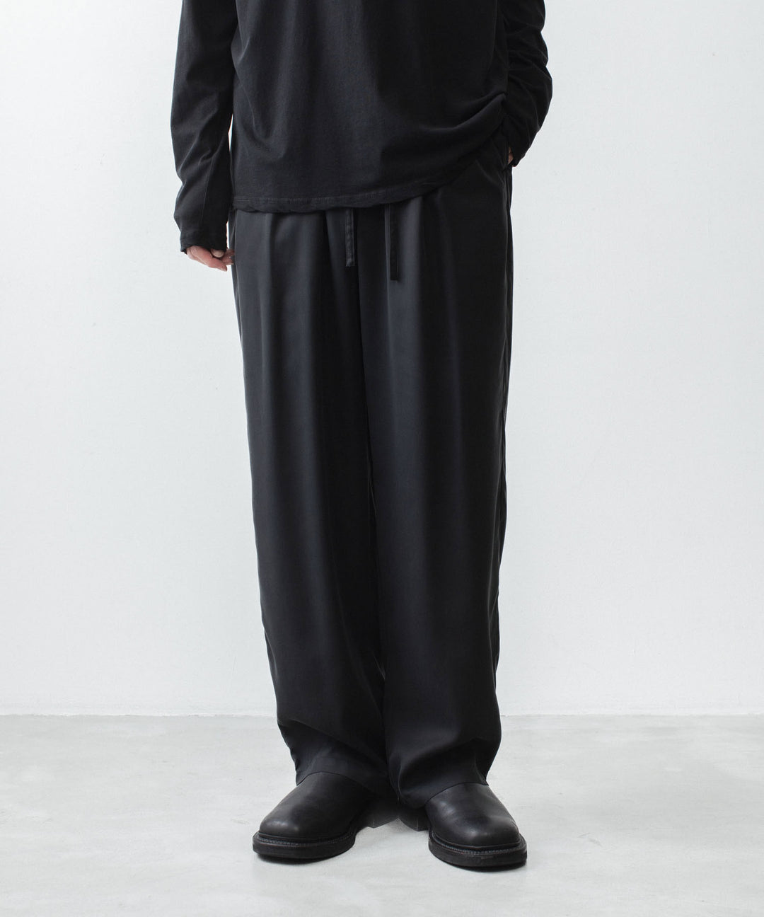 ATTACHMENT アタッチメントのCU/PE FIBRIL SATIN EASY TROUSERS - BLACKの公式通販サイトsession福岡セレクトショップ