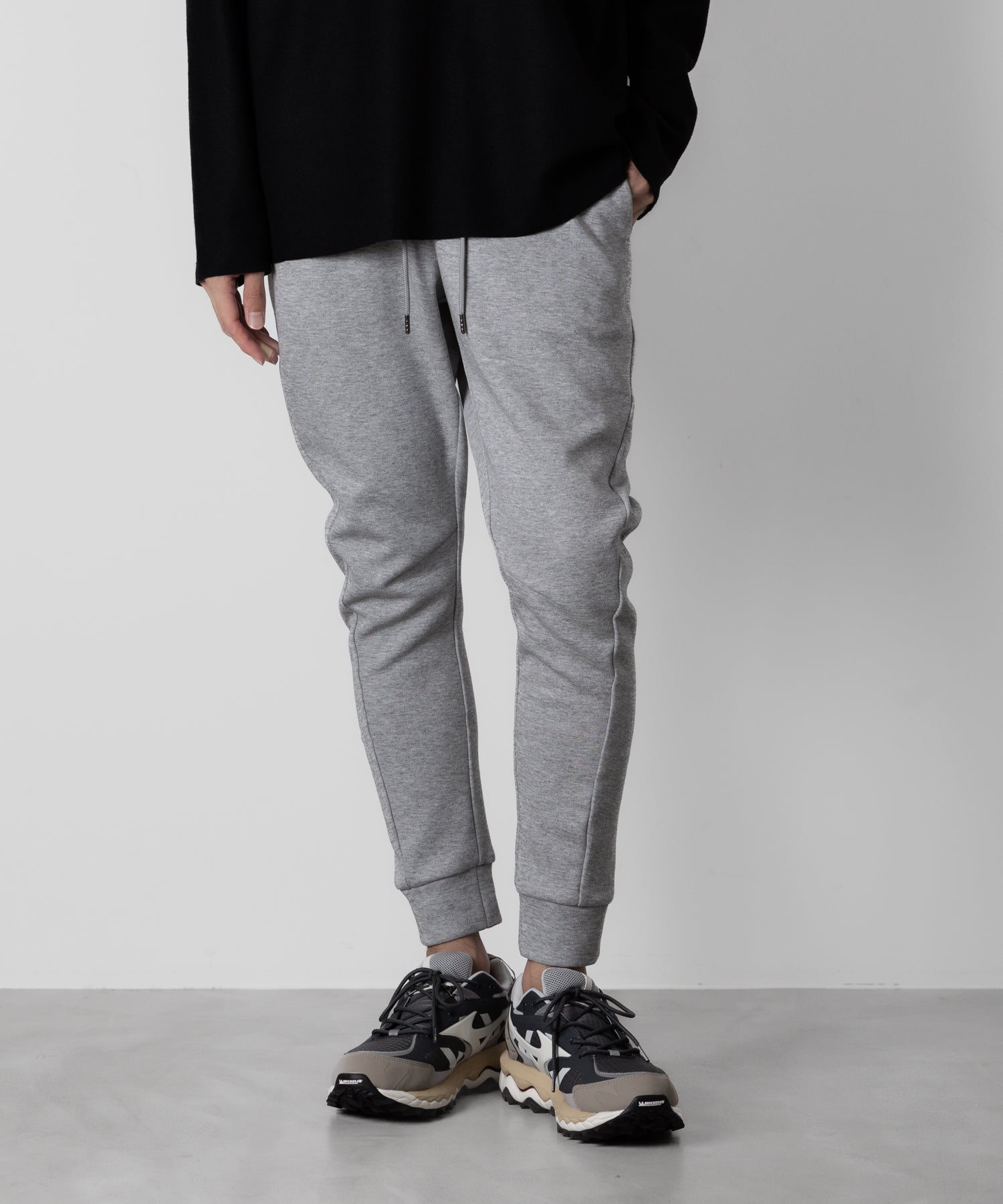 ATTACHMENT アタッチメントのCO/PE DOUBLE KNIT THREE DIMENSIONAL JOGGER PANTS - X.GRAYの公式通販サイトsession福岡セレクトショップ
