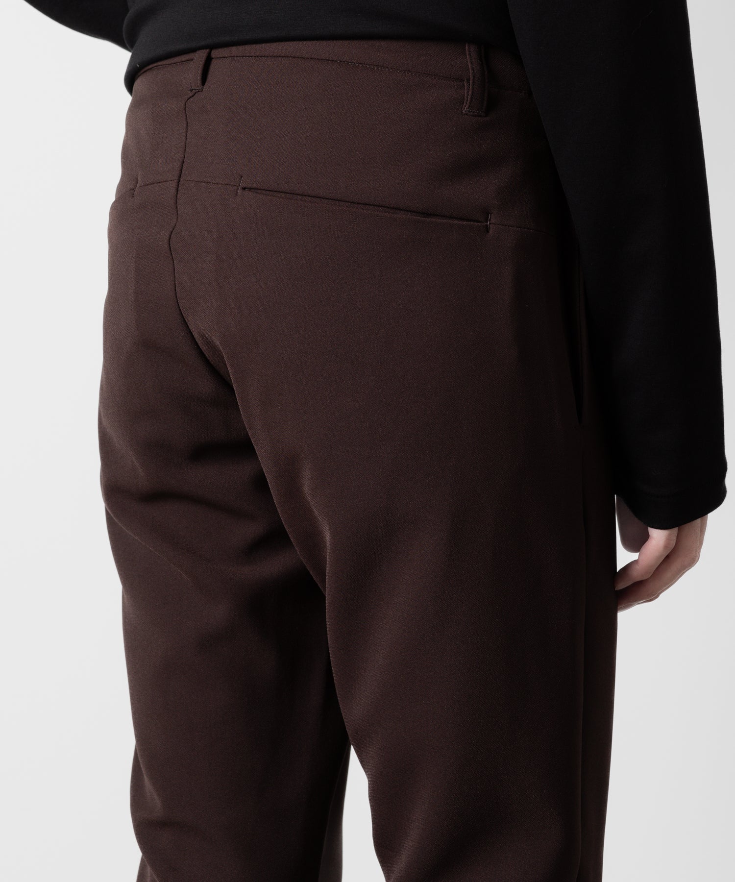 ATTACHMENT アタッチメントのPE STRETCH DOUBLE CLOTH NARROW TROUSERS - BROWN 公式通販サイトsession福岡セレクトショップ