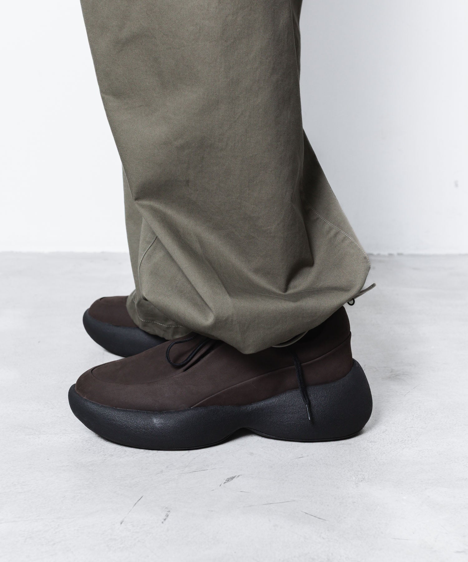 VEIN ヴェインのCOTTON MOLESKIN 3D FILED TROUSERS - KHAKIの公式通販サイトsession福岡セレクトショップ