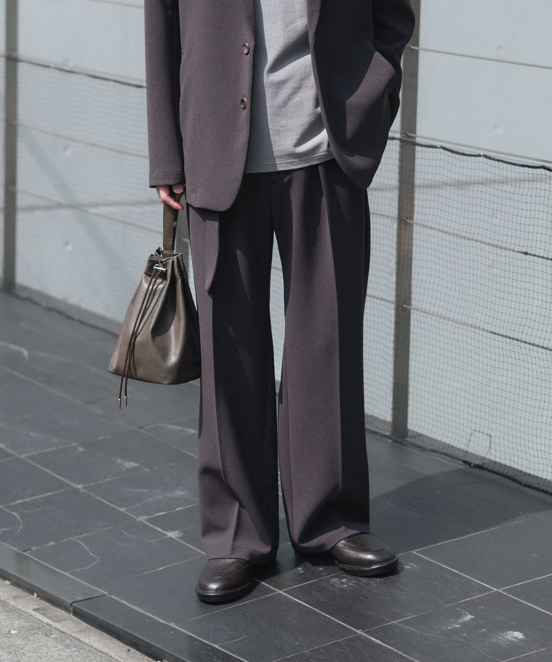 ATTACHMENT アタッチメントのPE STRETCH DOUBLE CLOTH BELTED STRAIGHT TROUSERS - D.BROWNの公式通販サイトsession福岡セレクトショップ