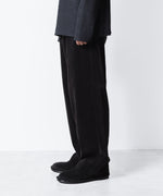 画像をギャラリービューアに読み込む, ATTACHMENT アタッチメントのFINX CO CORDUROY 1TUCK WIDE TROUSERS - BLACKの公式通販サイトsession福岡セレクトショップ
