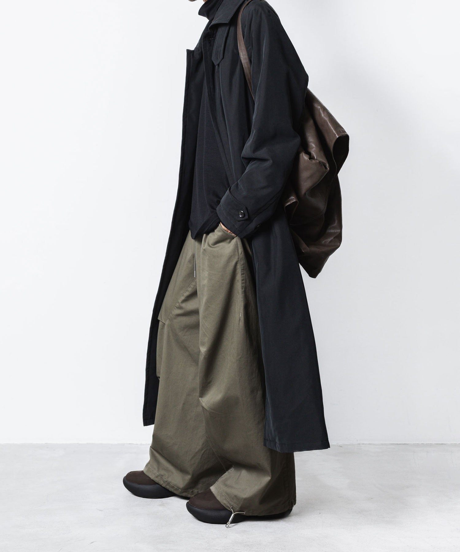 VEIN ヴェインのCOTTON MOLESKIN 3D FILED TROUSERS - KHAKIの公式通販サイトsession福岡セレクトショップ