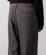 画像をギャラリービューアに読み込む, ATTACHMENT アタッチメントのPE STRETCH TWILL BELTED WIDE FIT TROUSERS - KHAKI GRAY 公式通販サイトsession福岡セレクトショップ
