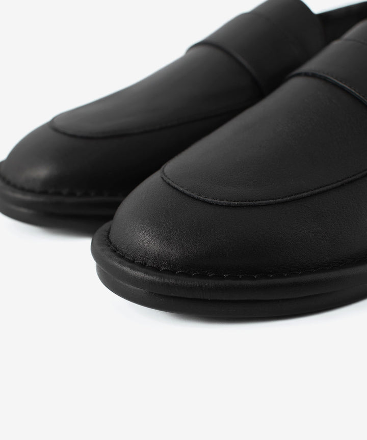ATTACHMENT アタッチメントのSMOOTH LEATHER LOAFER - BLACKの公式通販サイトsession福岡セレクトショップ