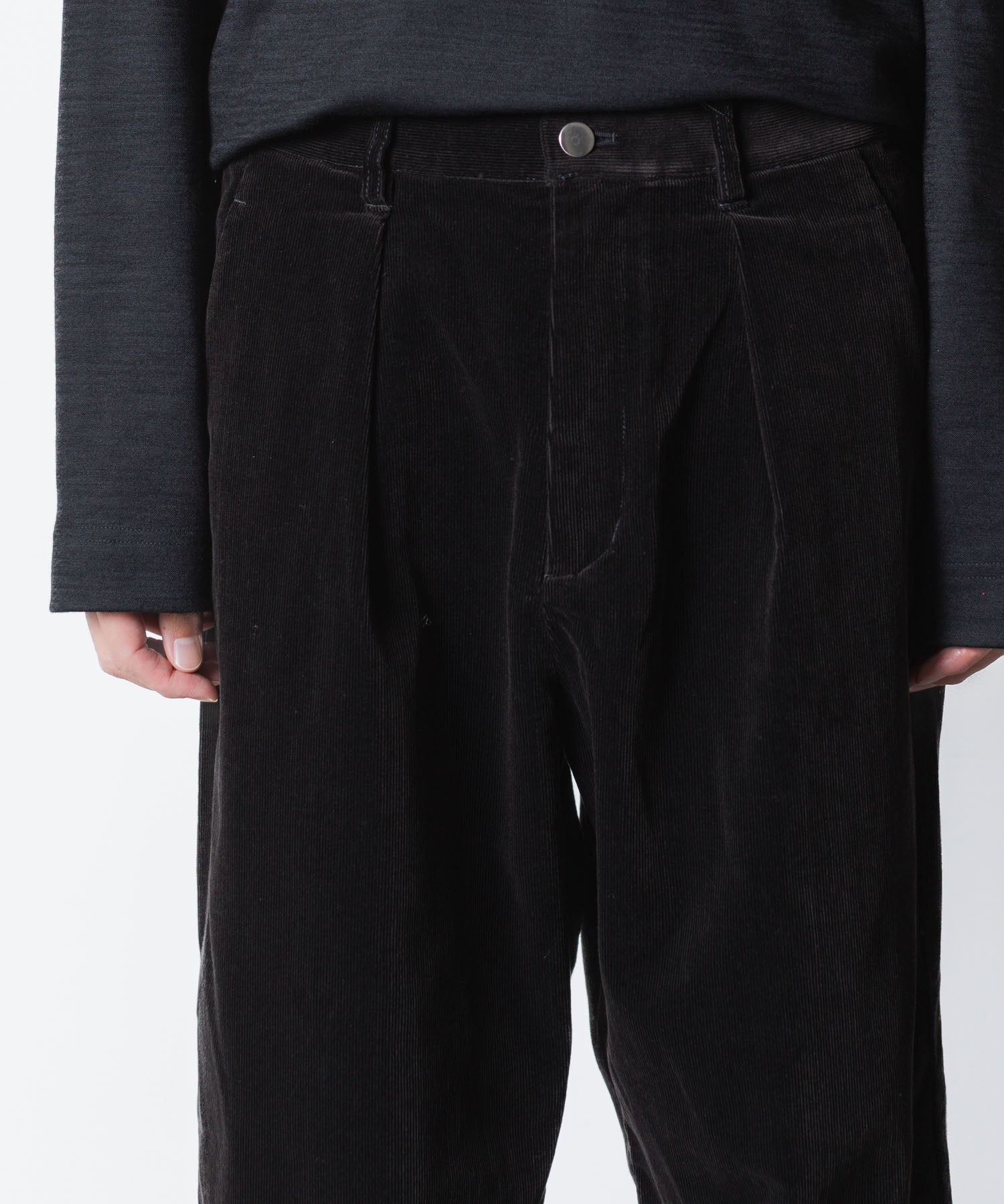 ATTACHMENT アタッチメントのFINX CO CORDUROY 1TUCK WIDE TROUSERS - BLACKの公式通販サイトsession福岡セレクトショップ