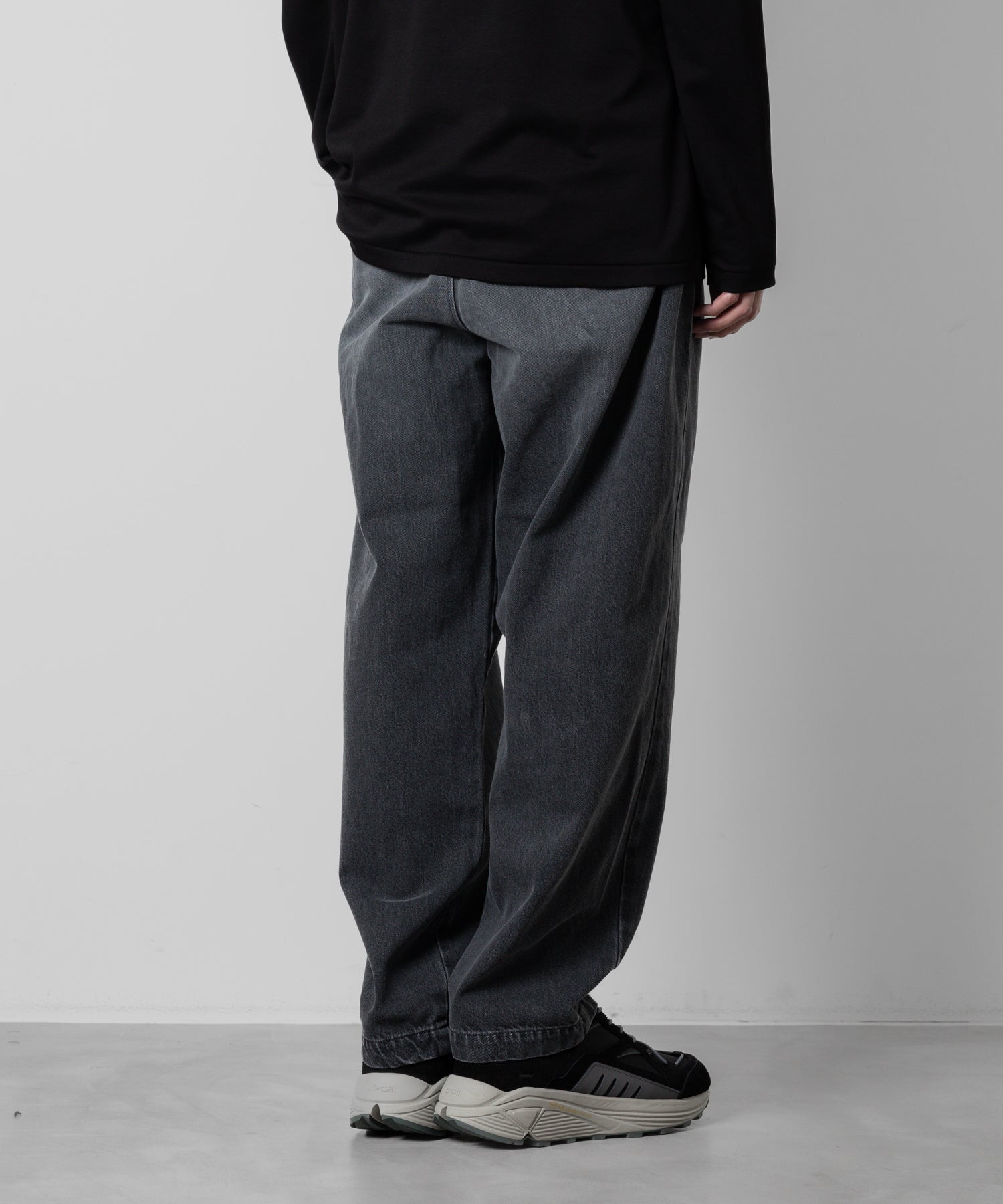 【ATTACHMENT】ATTACHMENT アタッチメントの11oz DENIM BELTED TAPERED FIT TROUSERS - BLACK 公式通販サイトsession福岡セレクトショップ