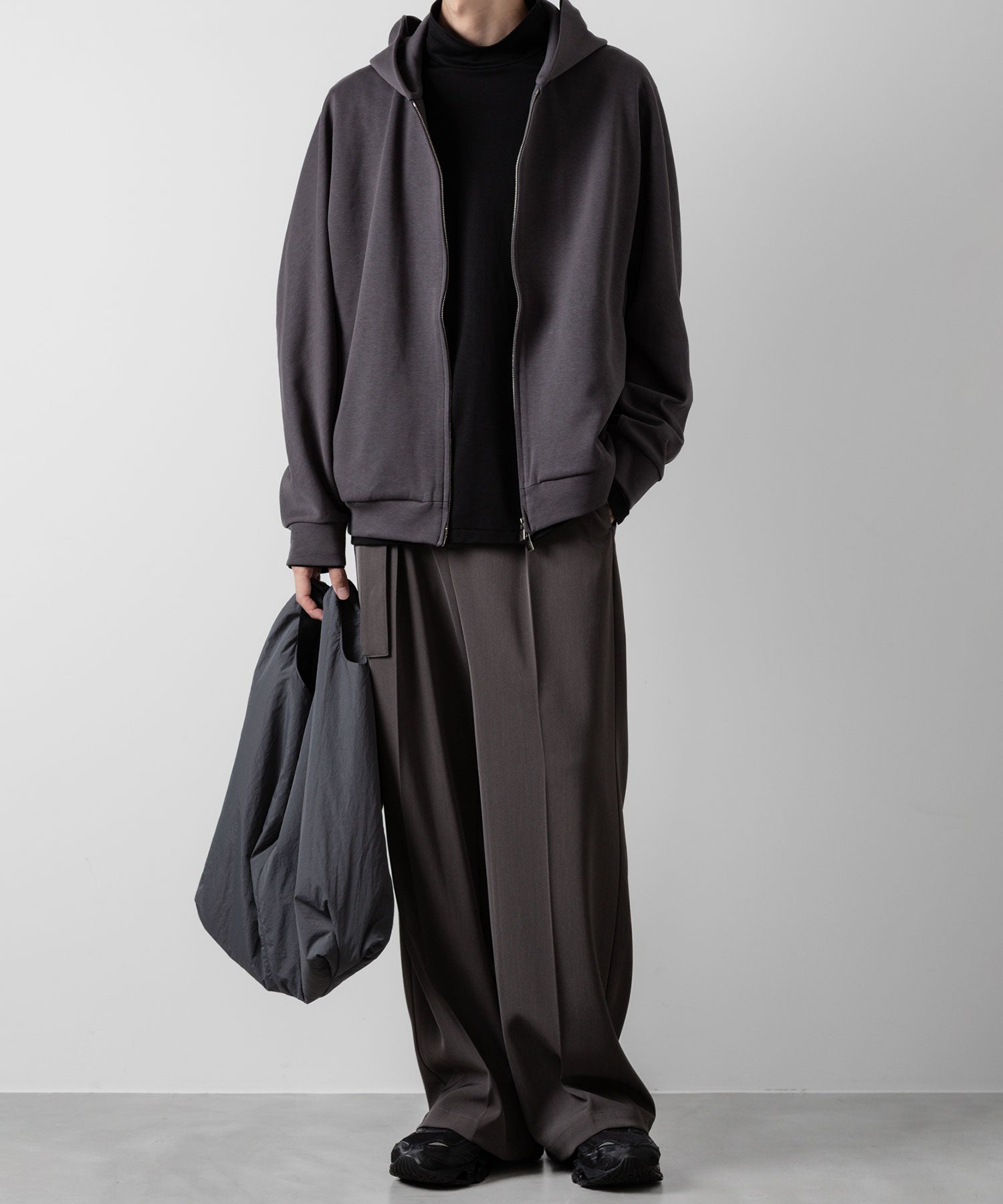 ATTACHMENT アタッチメントのPE STRETCH TWILL BELTED WIDE FIT TROUSERS - KHAKI GRAY 公式通販サイトsession福岡セレクトショップ