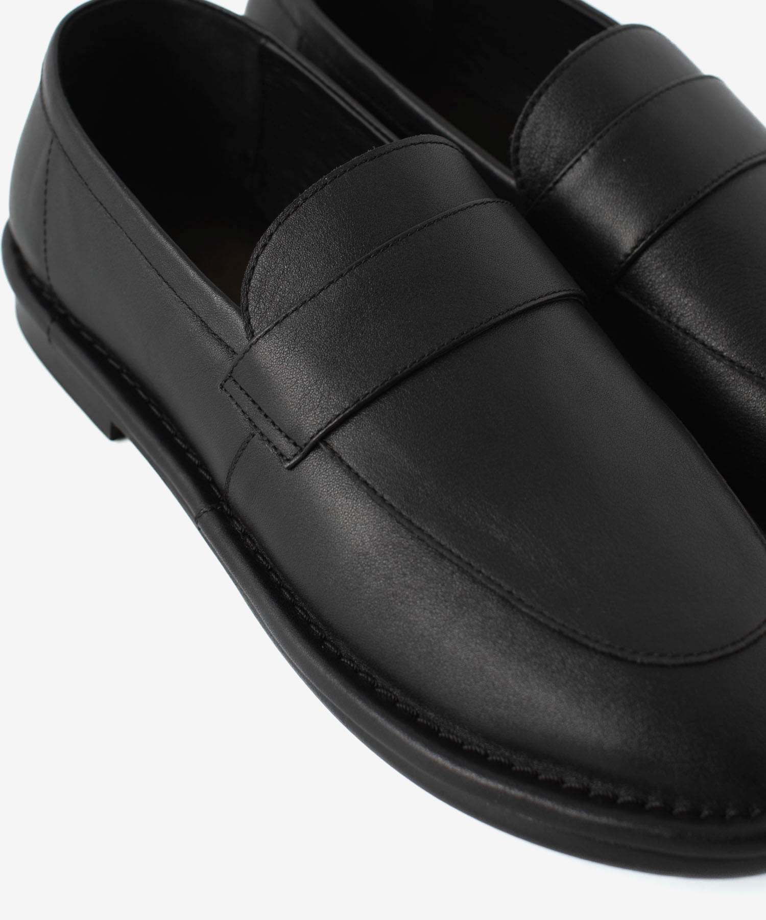 ATTACHMENT /アタッチメント】SMOOTH LEATHER LOAFER - BLACK | 公式