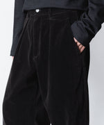 画像をギャラリービューアに読み込む, ATTACHMENT アタッチメントのFINX CO CORDUROY 1TUCK WIDE TROUSERS - BLACKの公式通販サイトsession福岡セレクトショップ
