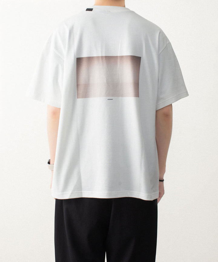ATTACHMENT アタッチメントの100//3　JERSEY PHOTO PRINT S/S TEE - WHITEの公式通販サイトsession福岡セレクトショップ