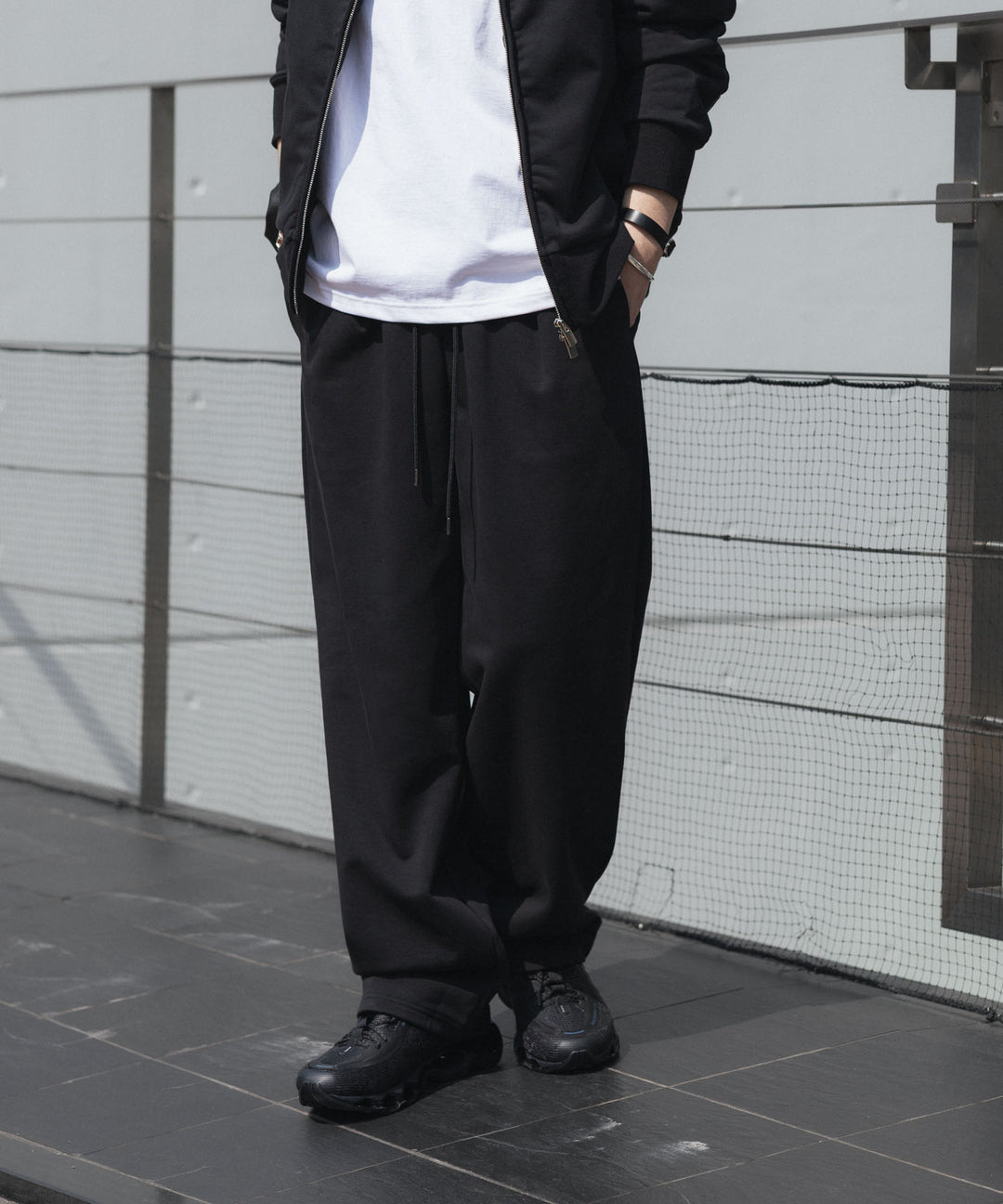ATTACHMENT アタッチメントのCO STRETCH TERRY 1TUCK EASY TROUSERS - BLACKの公式通販サイトsession福岡セレクトショップ
