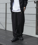 画像をギャラリービューアに読み込む, ATTACHMENT アタッチメントのCO STRETCH TERRY 1TUCK EASY TROUSERS - BLACKの公式通販サイトsession福岡セレクトショップ
