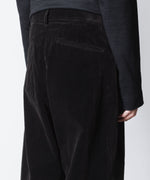 画像をギャラリービューアに読み込む, ATTACHMENT アタッチメントのFINX CO CORDUROY 1TUCK WIDE TROUSERS - BLACKの公式通販サイトsession福岡セレクトショップ
