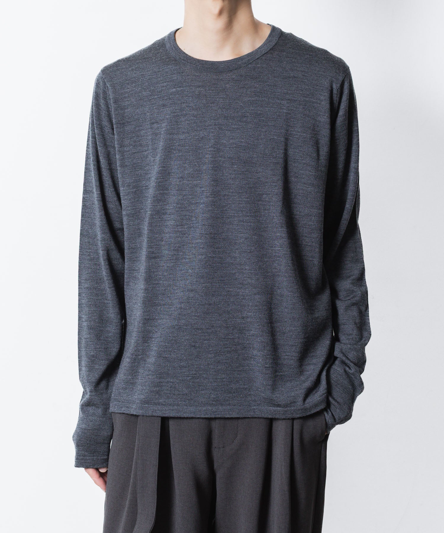 ATTACHMENT アタッチメントの× JOHN SMEDLEY MERINO EXTRAFINE WELTED CREW NECK L/S - D.GRAYの公式通販サイトsession福岡セレクトショップ