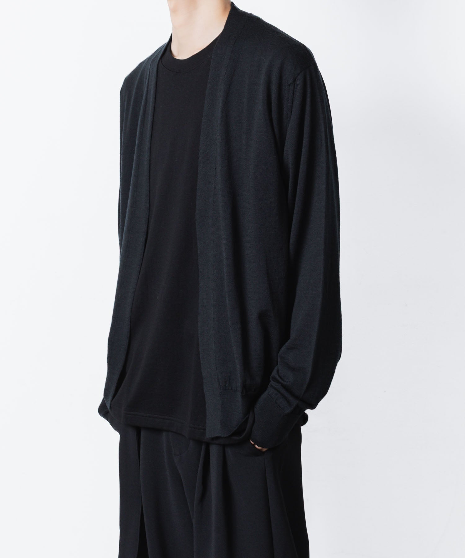 ATTACHMENT アタッチメント × JOHN SMEDLEYの× JOHN SMEDLEY MERINO EXTRAFINE BUTTONLESS V NECK CARDIGAN - BLACKの公式通販サイトsession福岡セレクトショップ
