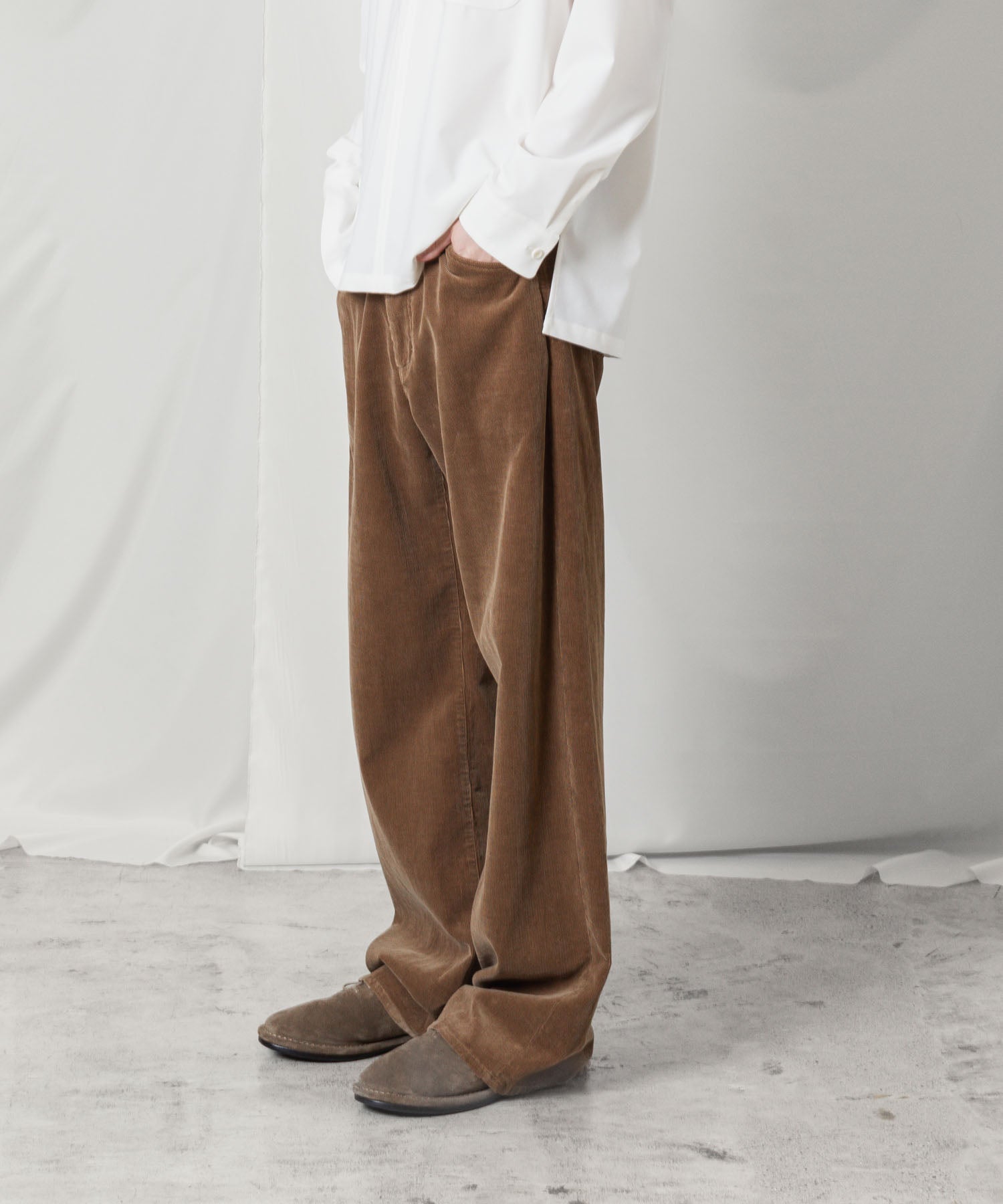 ATTACHMENT アタッチメントのFINX CO CORDUROY 1TUCK WIDE TROUSERS - CAMELの公式通販サイトsession福岡セレクトショップ