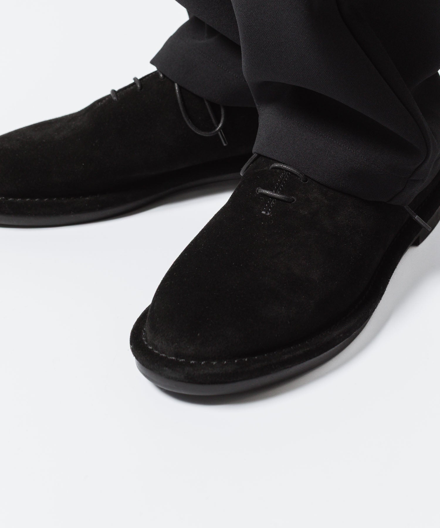 ATTACHMENT アタッチメントのCOW LEATHER SUEDE BABOUCHE - BLACKの公式通販サイトsession福岡セレクトショップ