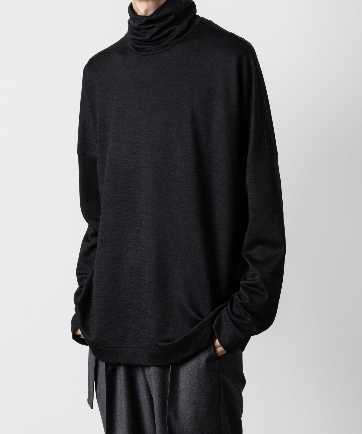 ATTACHMENT アタッチメントのWO/NY SMOOTH OVERSIZED HIGHNECK L/S TEE - BLACK 公式通販サイトsession福岡セレクトショップ