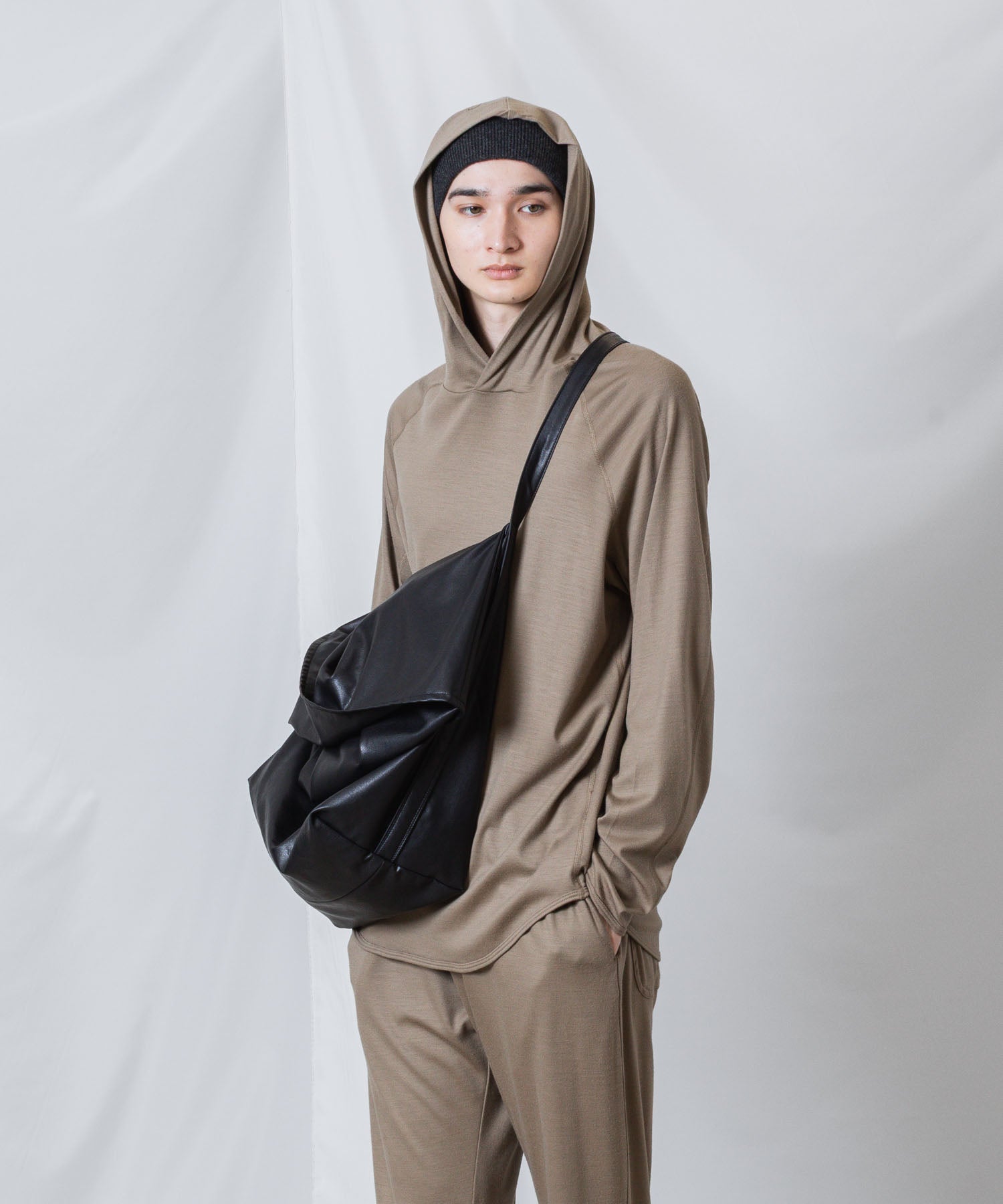 ATTACHMENT アタッチメントの1/60 WOOL SMOOTH HOODED PULLOVER - CAMELの公式通販サイトsession福岡セレクトショップ