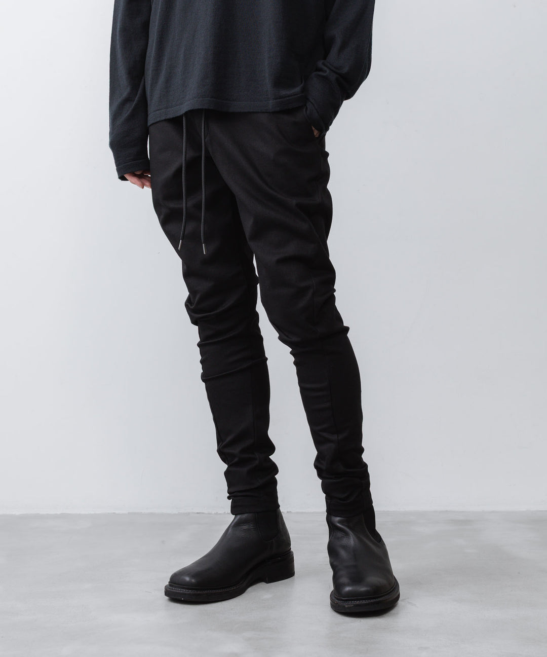 ATTACHMENT / EXCLUSIVE ITEMアタッチメントのRUBBER STRETCH TWILL THREE DIMENSIONAL PANTS - BLACKの公式通販サイトsession福岡セレクトショップ