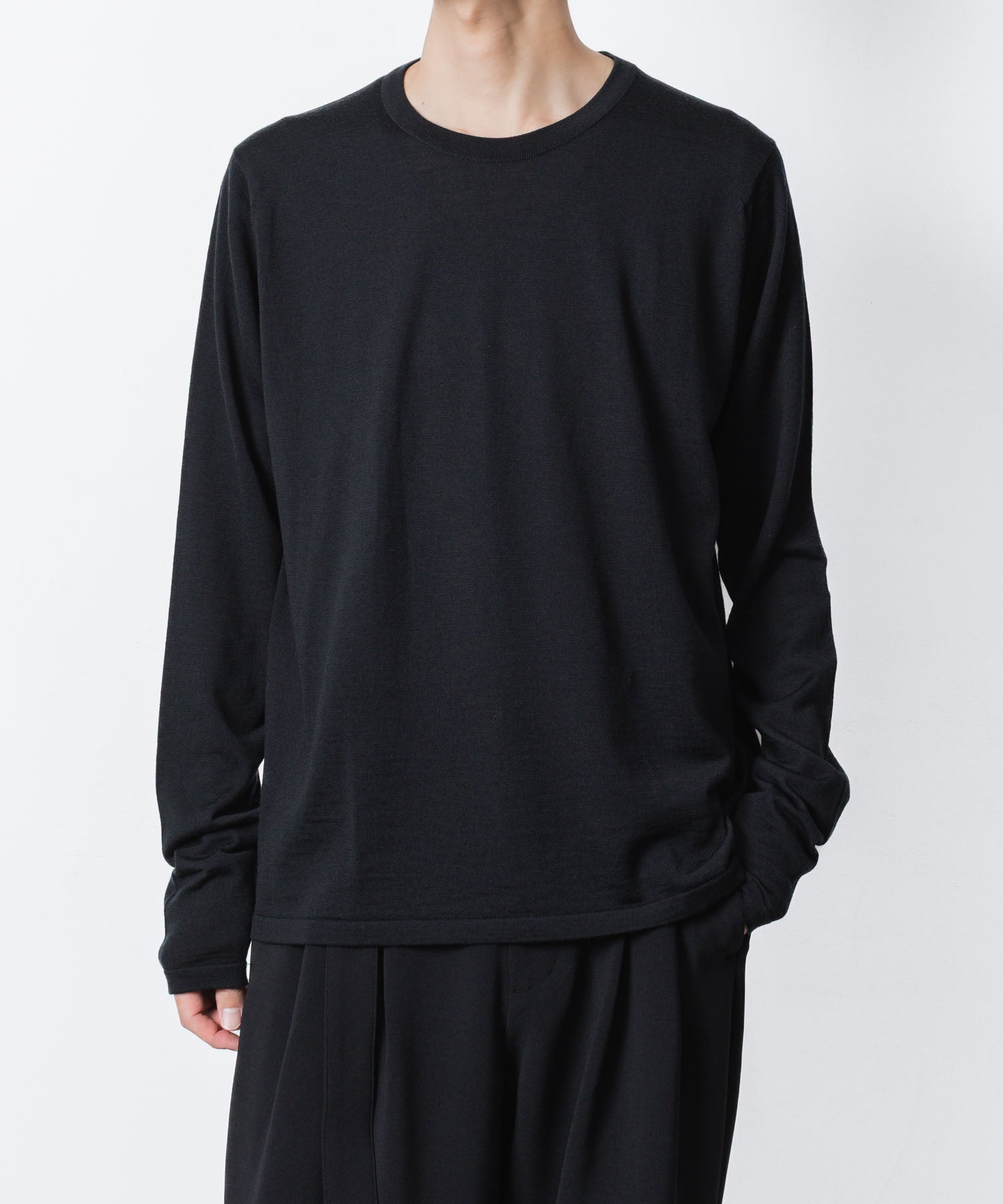 ATTACHMENT アタッチメントの× JOHN SMEDLEY MERINO EXTRAFINE WELTED CREW NECK L/S - BLACKの公式通販サイトsession福岡セレクトショップ