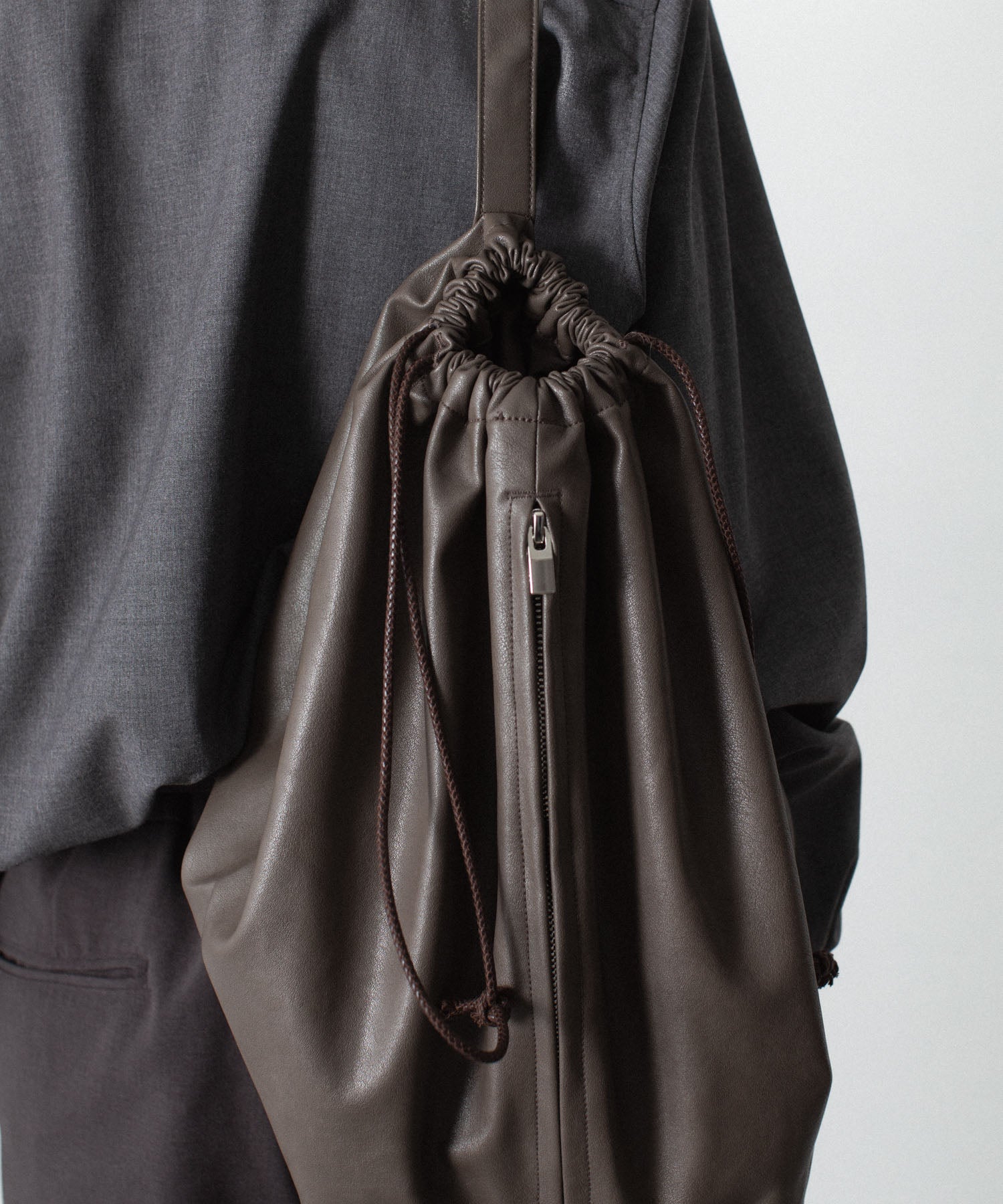 【アッキーさま専用】 ATTACHMENT /アタッチメント】SYNTHETIC LEATHER BUCKET BAG - D.BROWN