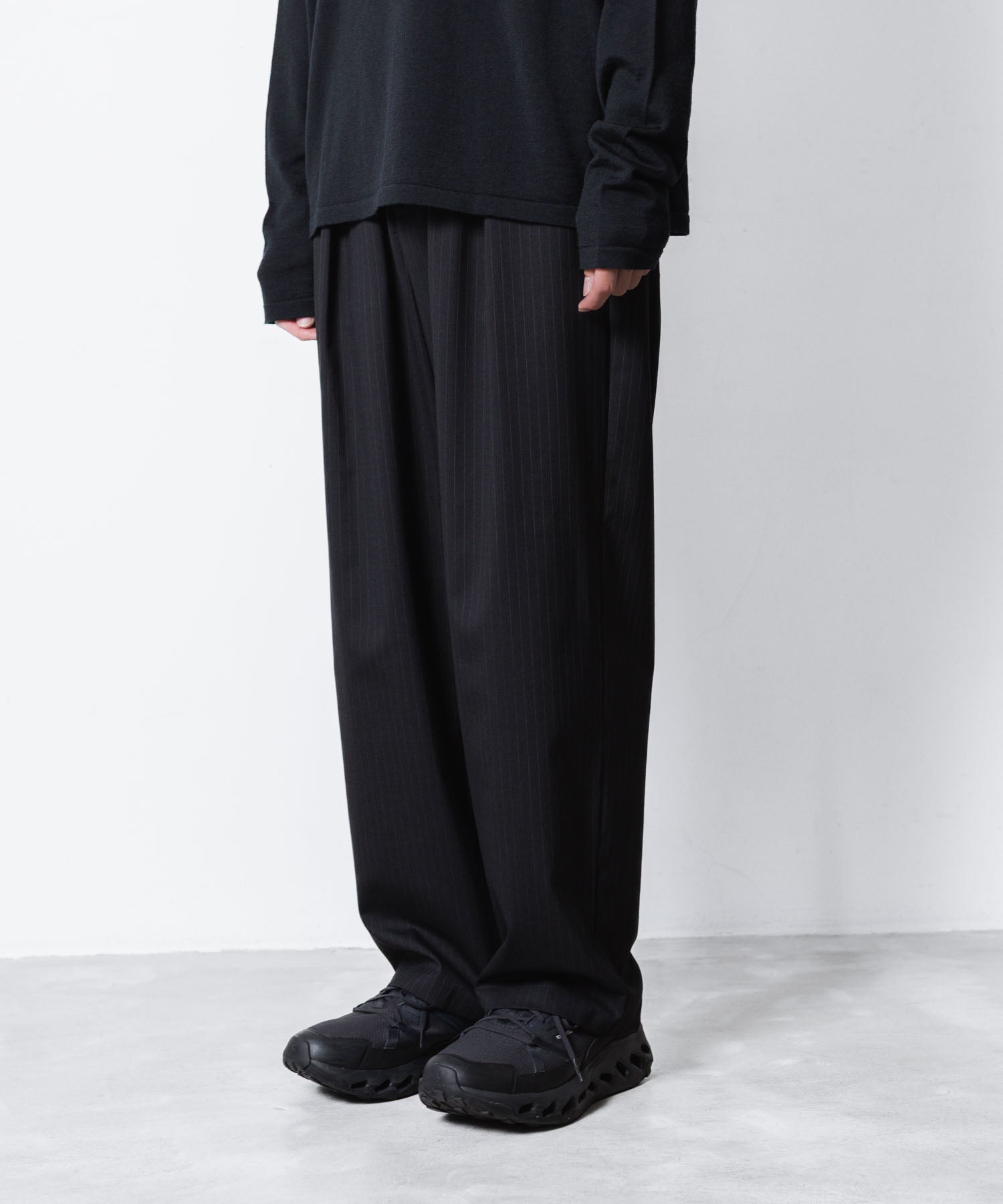 ATTACHMENT アタッチメントのT/W/SI STRETCH GABARDINE 1TUCK EASY TROUSERS - S.BLACKの公式通販サイトsession福岡セレクトショップ