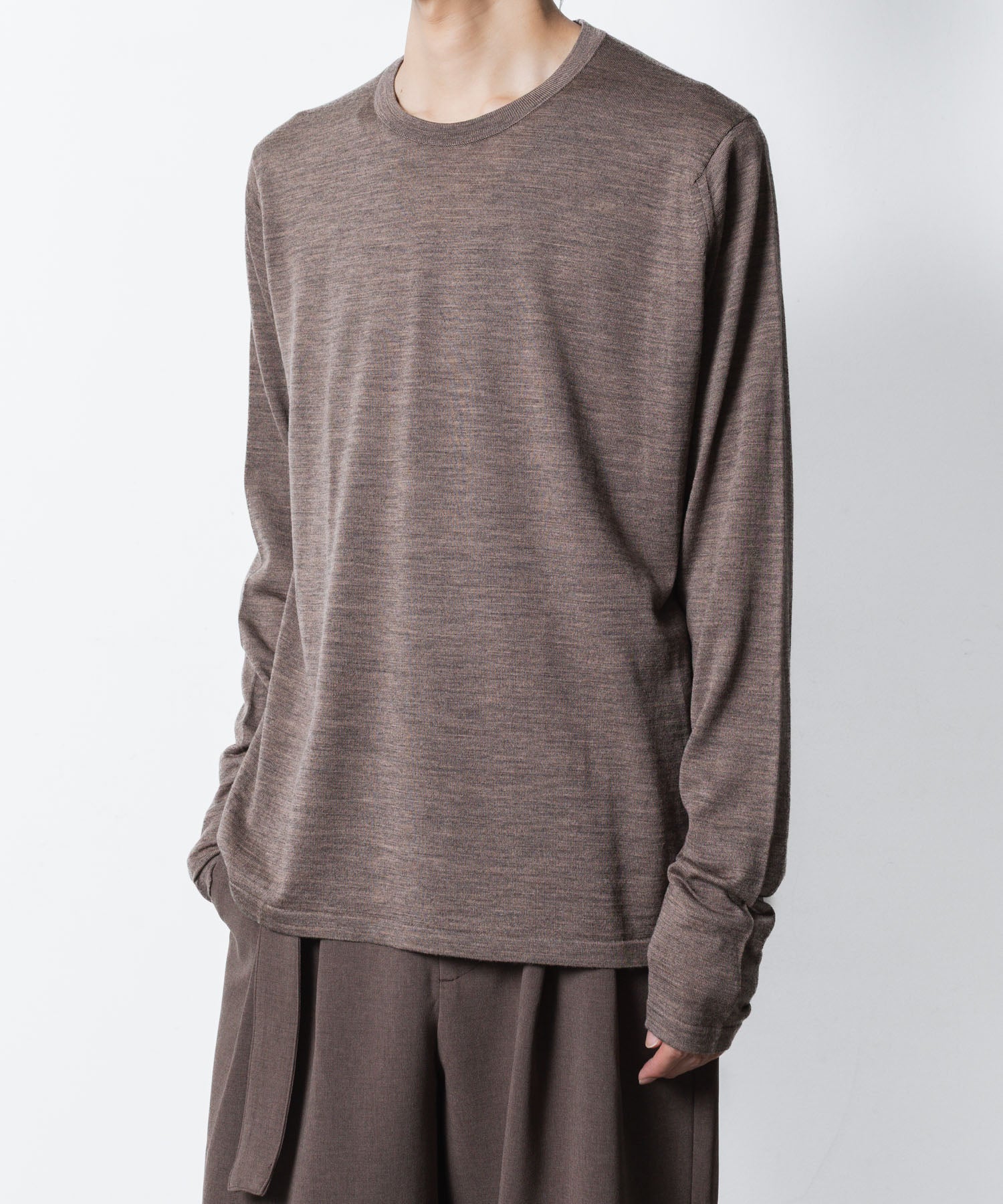 ATTACHMENT アタッチメントの× JOHN SMEDLEY MERINO EXTRAFINE WELTED CREW NECK L/S - D.CAMELの公式通販サイトsession福岡セレクトショップ