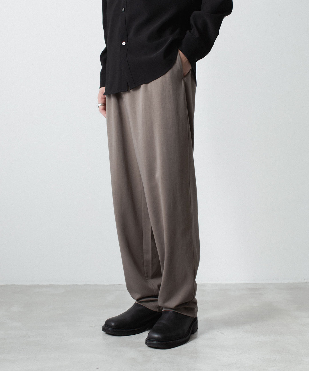 ATTACHMENT アタッチメントのCOTTON DOUBLE FACE LOUNGE TROUSERS - KHAKI GRAYの公式通販サイトsession福岡セレクトショップ